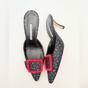 Manolo Blahnik Dark Navy Satin Maysalebi Floral Pointed Toe Mule heels EU 40.5